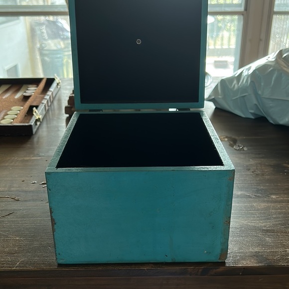 Box with metal flower - Picture 3 of 7